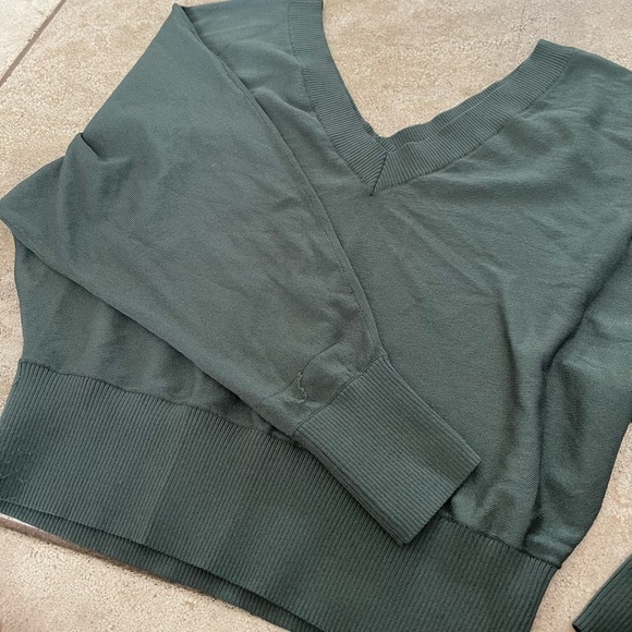 Express Small Sweater - Picture 7 of 7